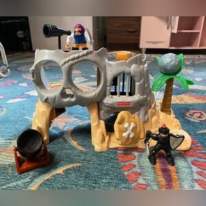 Fisher Price Great Adventures Pirate
Skull Island Vintage 1995